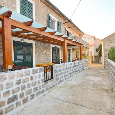 Leut Stone Residence 티바트 객실 사진