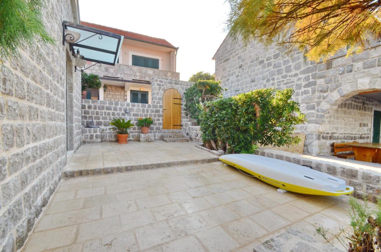 Leut Stone Residence 티바트 외부 사진