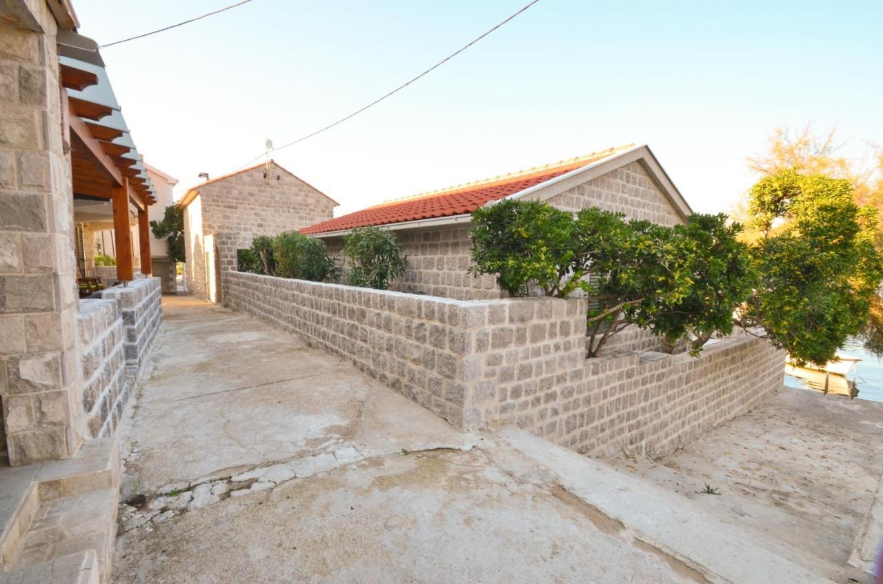 Leut Stone Residence 티바트 외부 사진